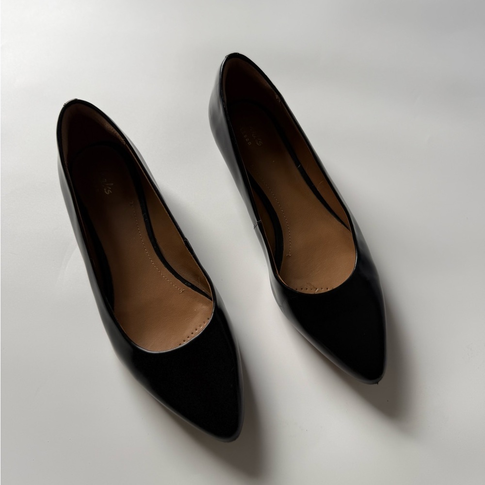 Clarks Artisan Almond Toe Flats Shoes - Picture 3 of 9